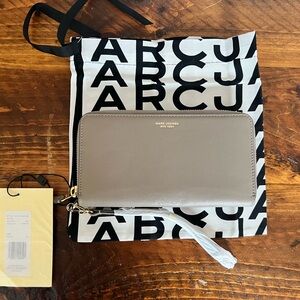 Marc Jacobs Wallet in Cement
